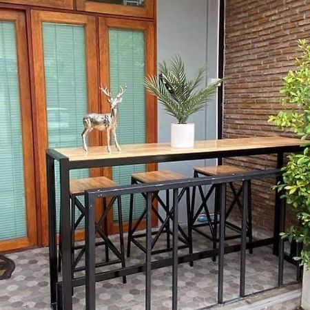 Nature Village Hostel Bangkok Exterior foto